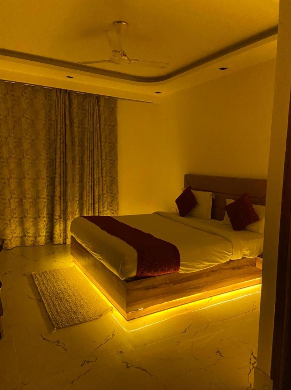 Hotel Royal Paradise By Kdson Neu-Delhi Exterior foto
