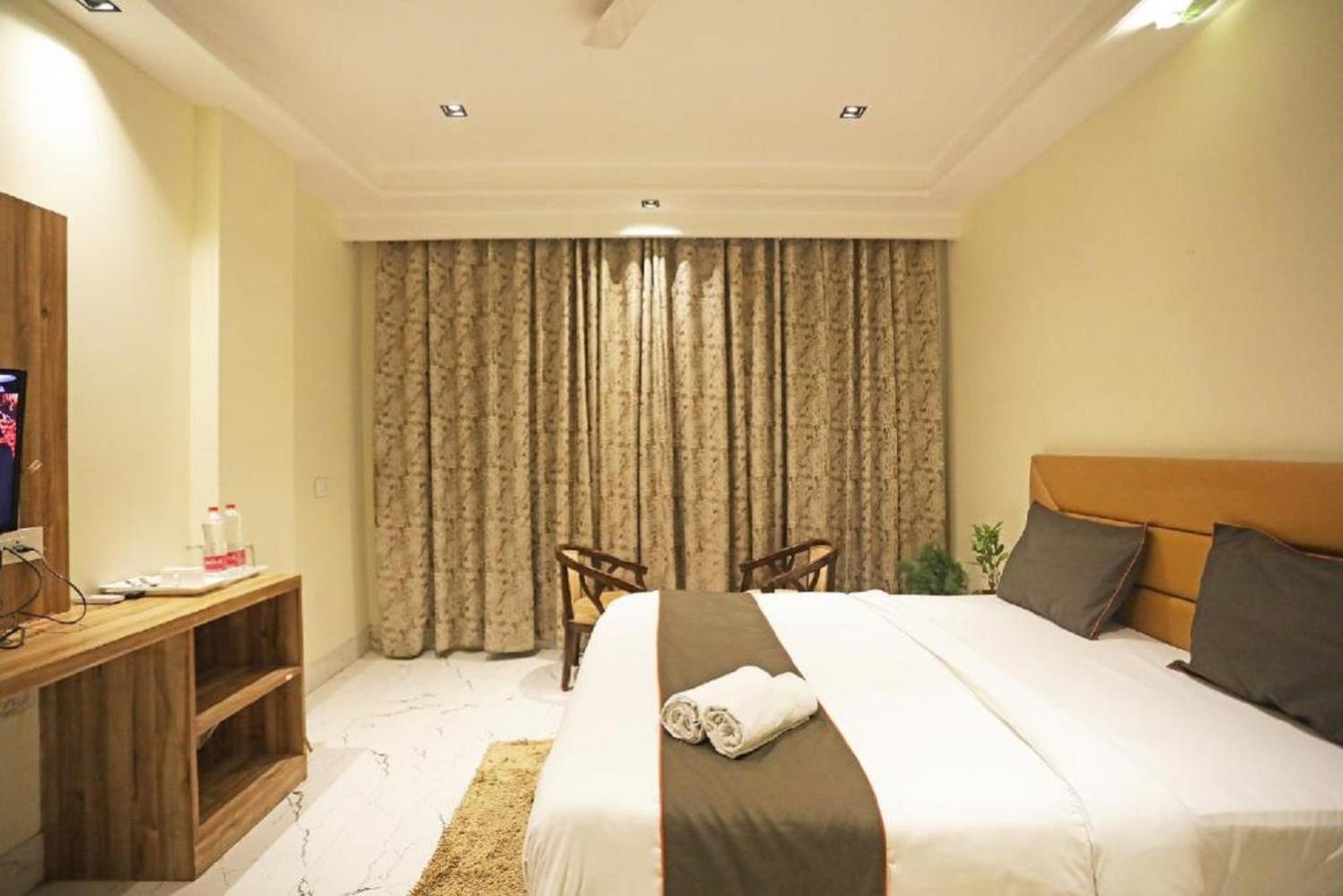 Hotel Royal Paradise By Kdson Neu-Delhi Exterior foto