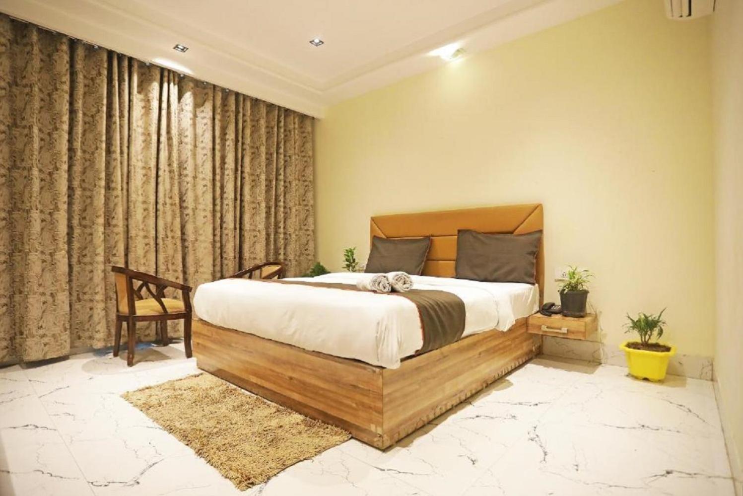 Hotel Royal Paradise By Kdson Neu-Delhi Exterior foto