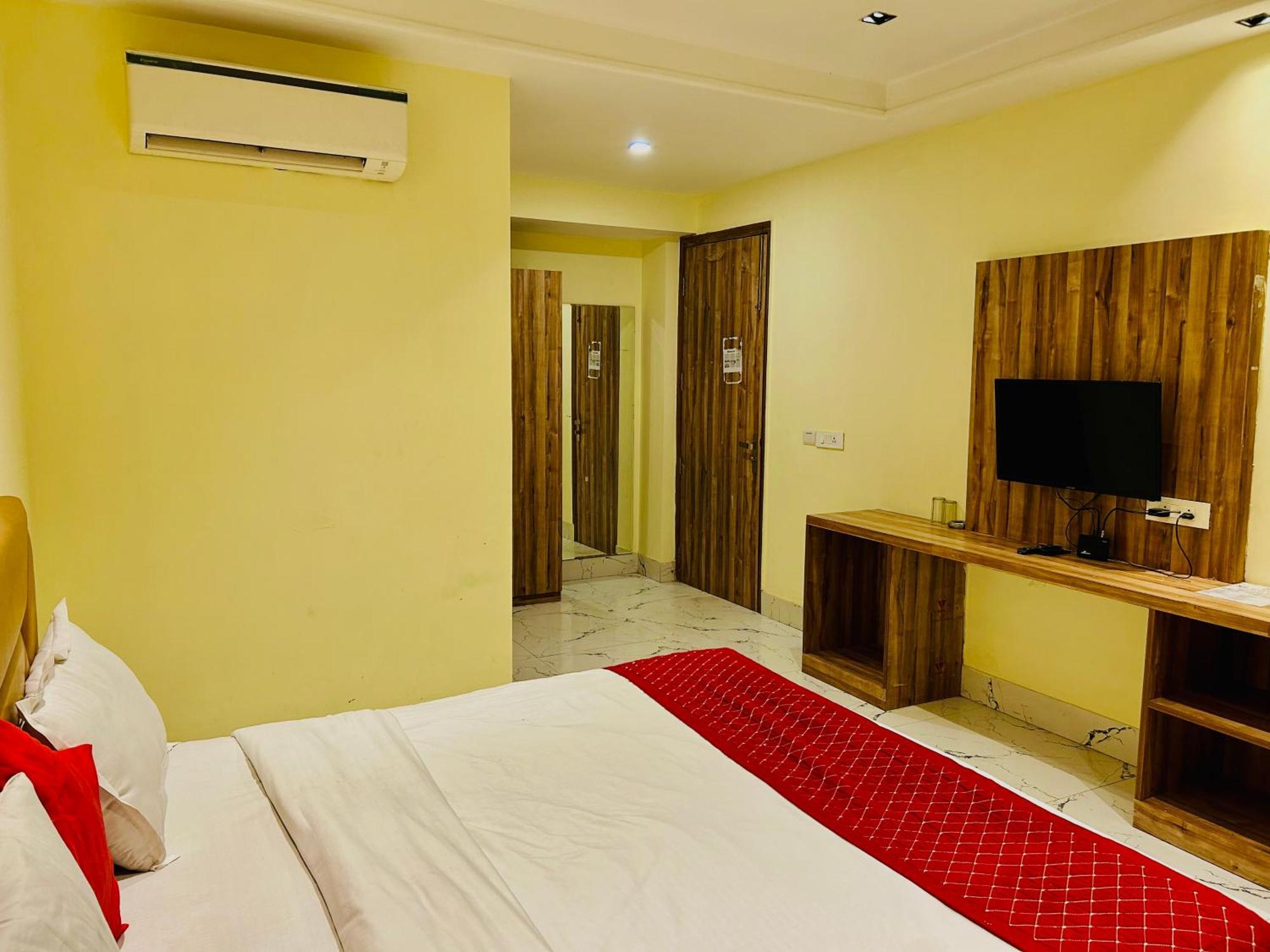 Hotel Royal Paradise By Kdson Neu-Delhi Exterior foto
