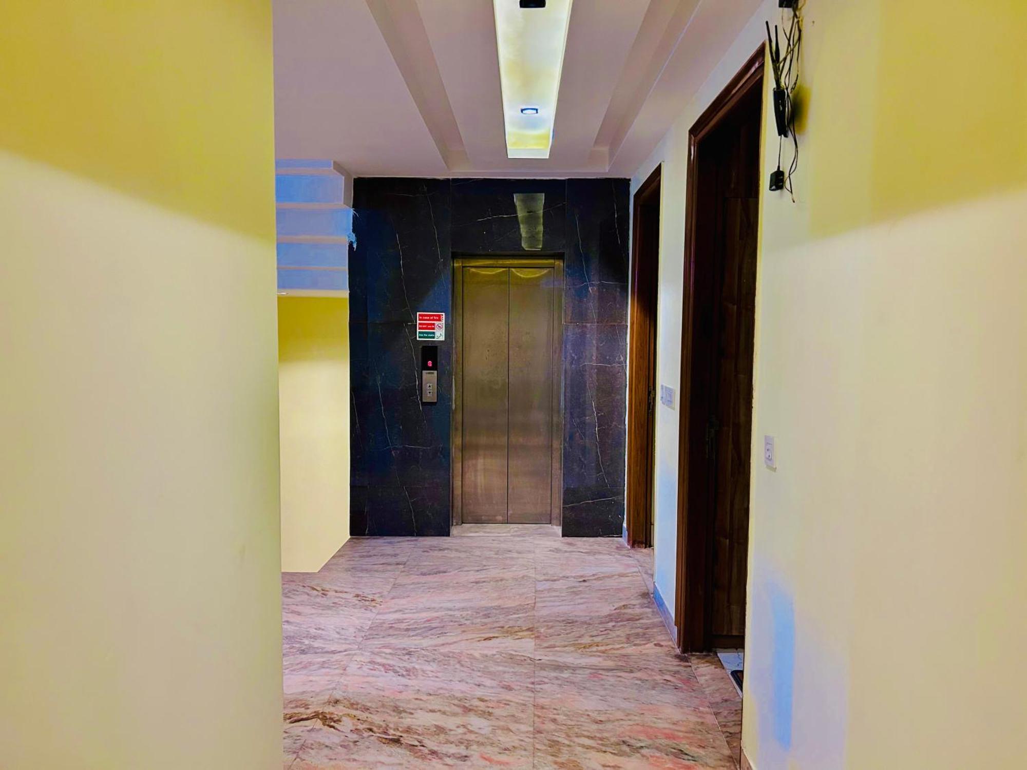 Hotel Royal Paradise By Kdson Neu-Delhi Exterior foto