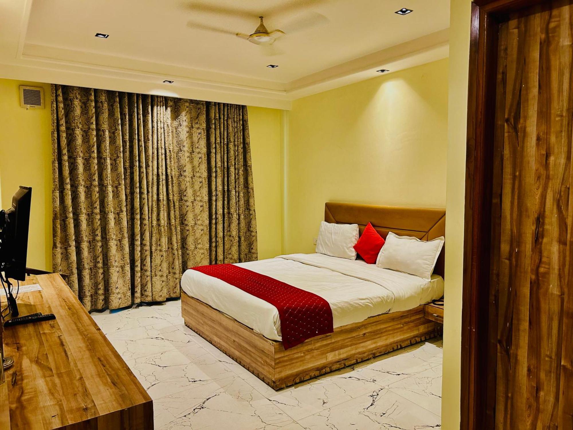 Hotel Royal Paradise By Kdson Neu-Delhi Exterior foto